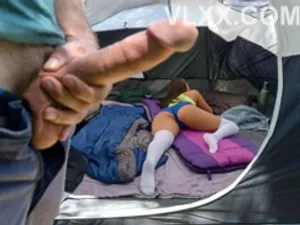 Làm gái bán hoa kiếm tiền học phí, cô gái gặp phải thầy giáo của mình